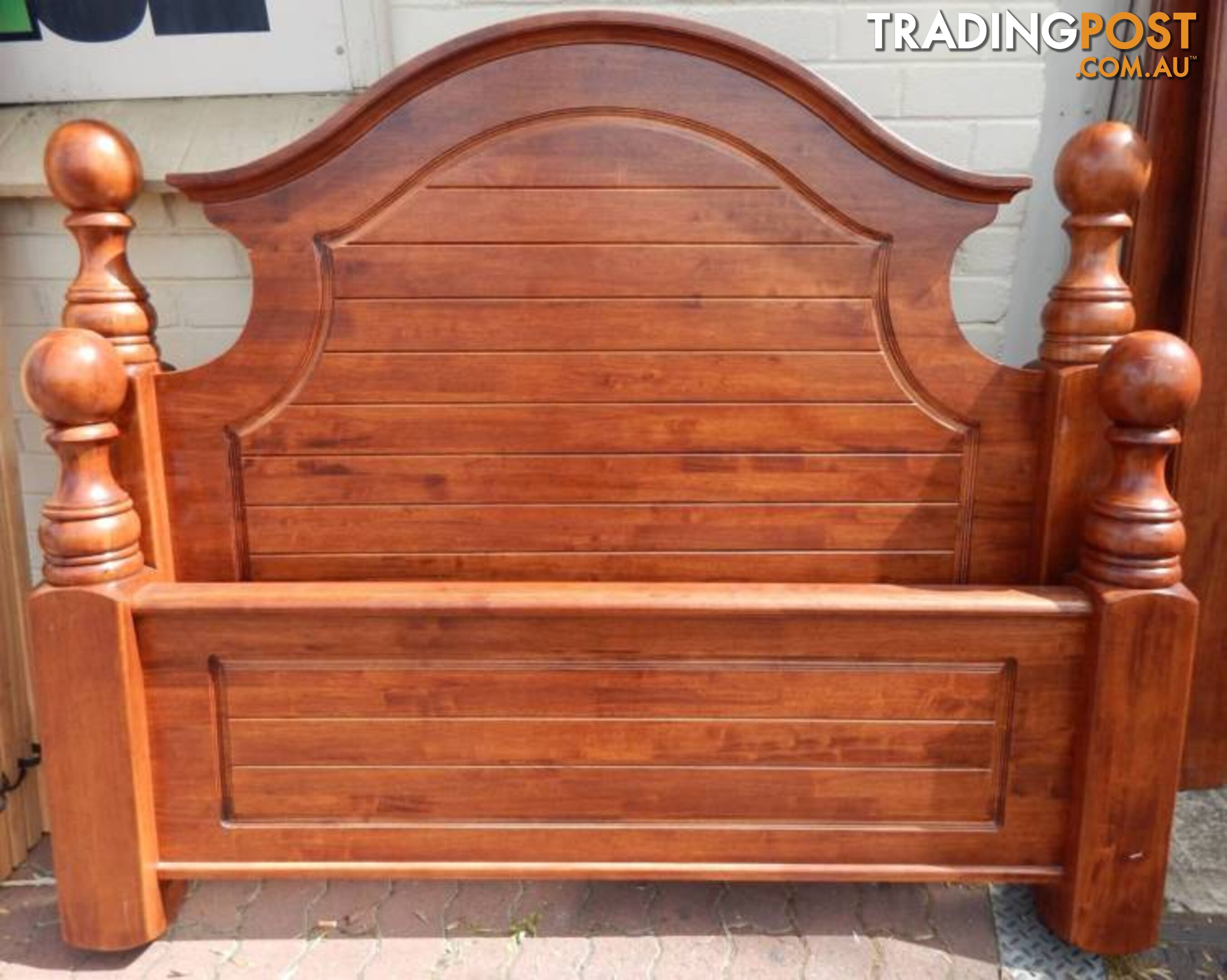 FANCY SOLID TIMBER QUEEN BED WOODEN