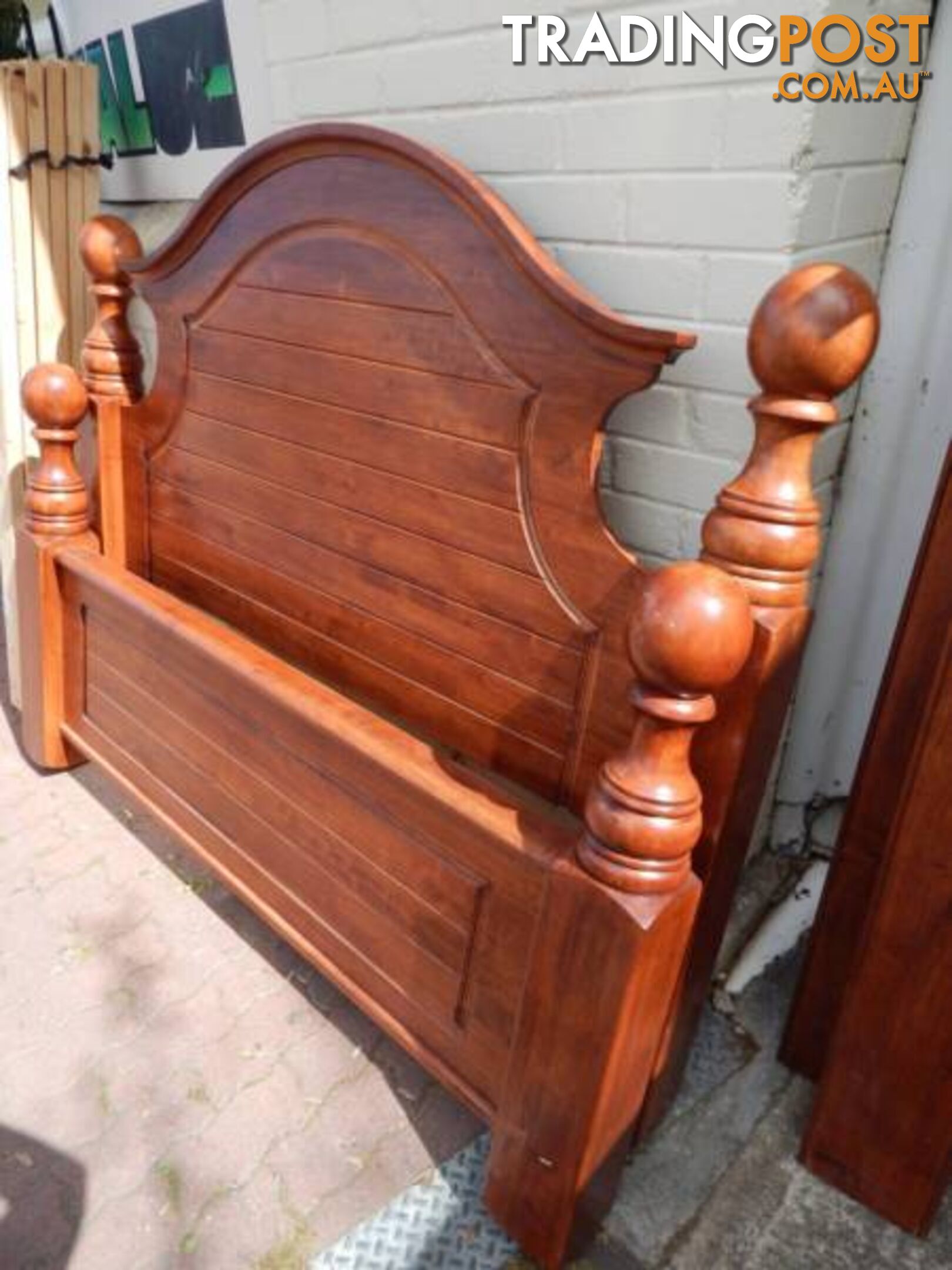 FANCY SOLID TIMBER QUEEN BED WOODEN