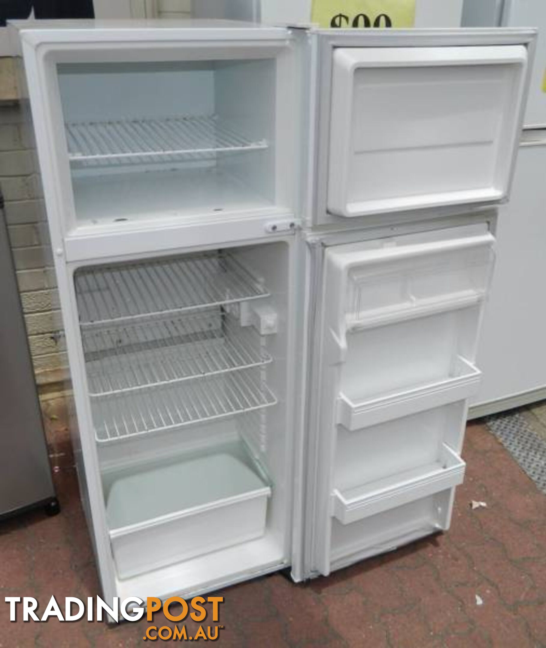 Bargain. Kelvinator 220L C220H Fridge / Freezer