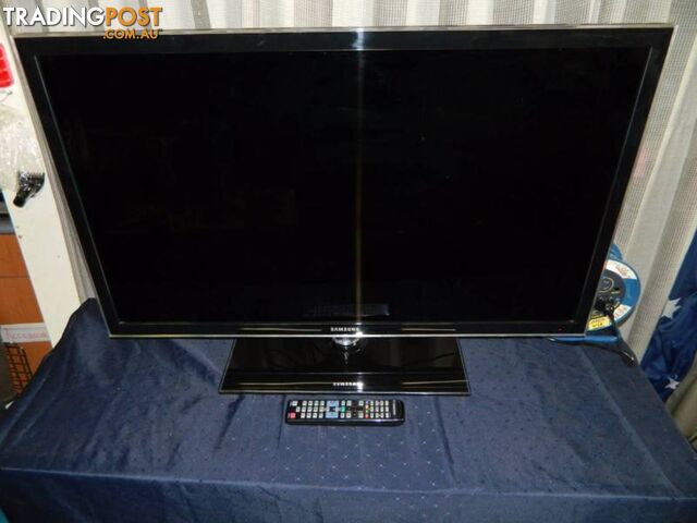 Samsung 40" Full HD LED TV with Remote , UA40D5000