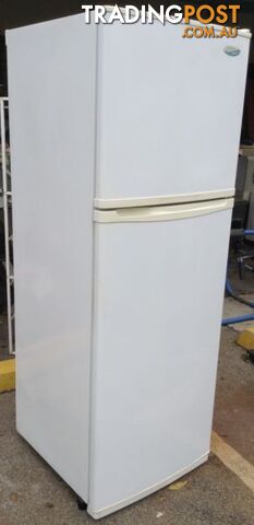 Great Condition Westinghouse Frost Free RJ340M 339L Fridge Freezer - photo 2 of 6