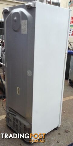 Great Condition Westinghouse Frost Free RJ340M 339L Fridge Freezer - photo 4 of 6