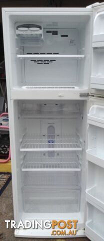 Great Condition Westinghouse Frost Free RJ340M 339L Fridge Freezer - photo 5 of 6