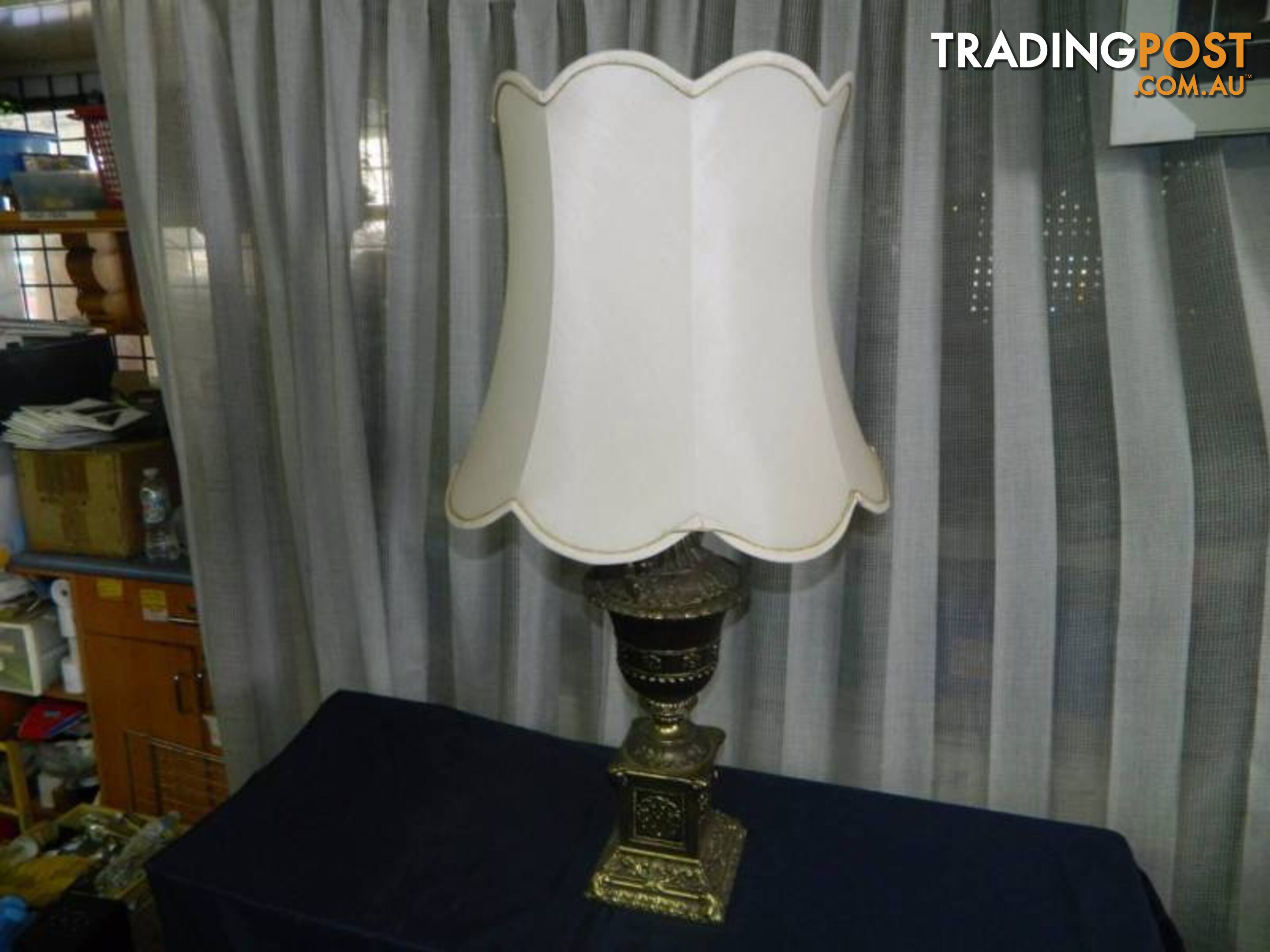 Retro Antique Stylish Lamp with Shade