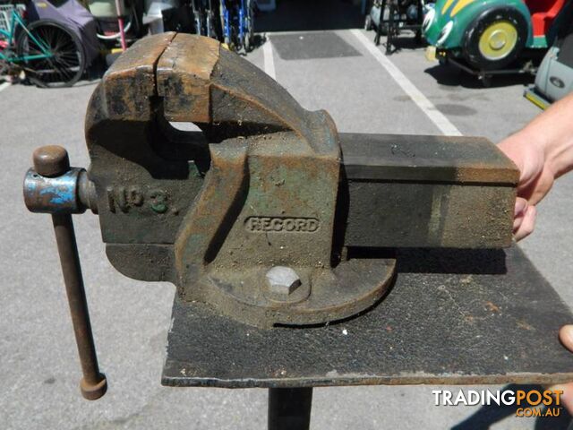 Towball Mounted Engineers Vice English Record No.3 on Stand - photo 2 of 4