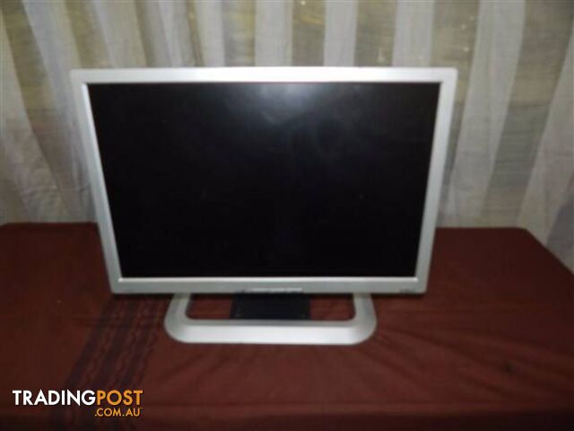 HP 20" L2045W LCD Monitor !!!