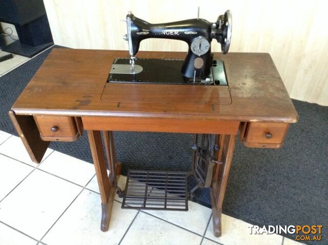 Antique Vintage Singer Sewing Machine with Bench