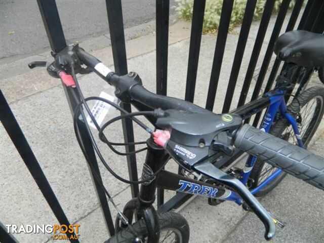 AMAZING TREK 800 MOUNTAIN BIKE / BICYCLE - photo 4 of 4