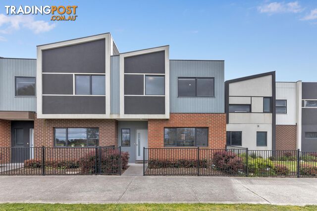 2/205 James Mirams Drive ROXBURGH PARK VIC 3064