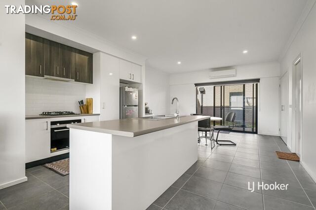 18 Chive Walk TARNEIT VIC 3029 - photo 4 of 12