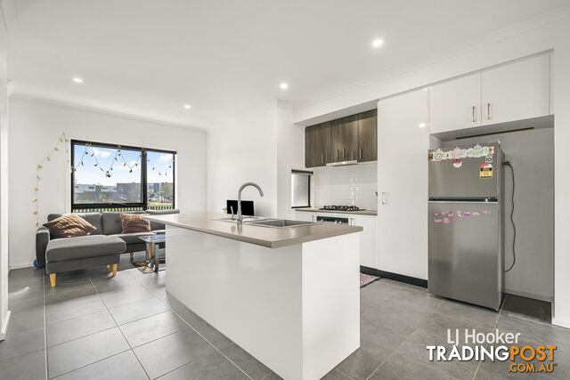 18 Chive Walk TARNEIT VIC 3029 - photo 3 of 12