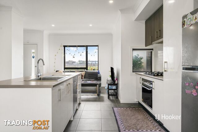 18 Chive Walk TARNEIT VIC 3029 - photo 5 of 12