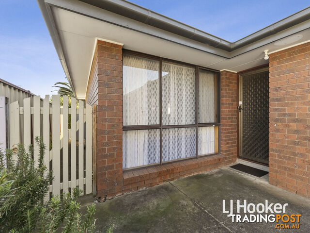 2/20 Branton Road HOPPERS CROSSING VIC 3029 - photo 2 of 10