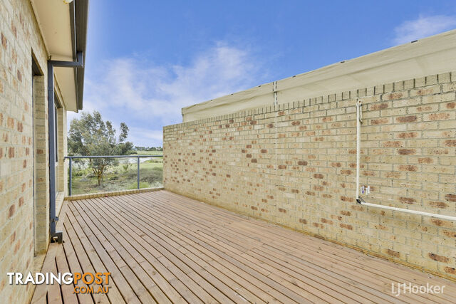 1/2 Lakeside Drive SANCTUARY LAKES VIC 3030