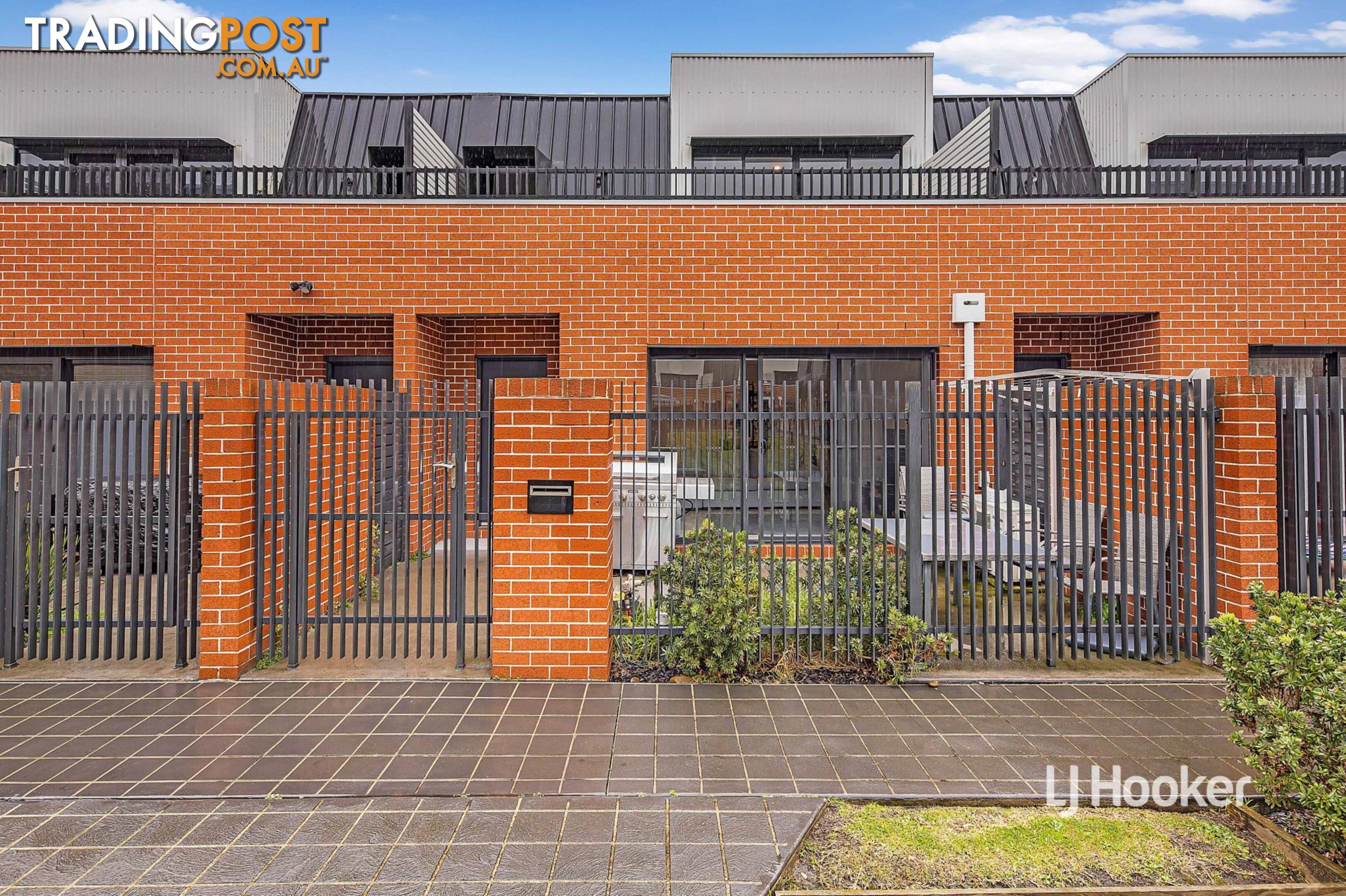 10 Patena Walk PAKENHAM VIC 3810