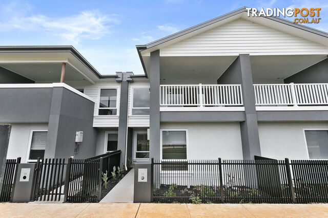 12 Calderwood Walk STRATHTULLOH VIC 3338