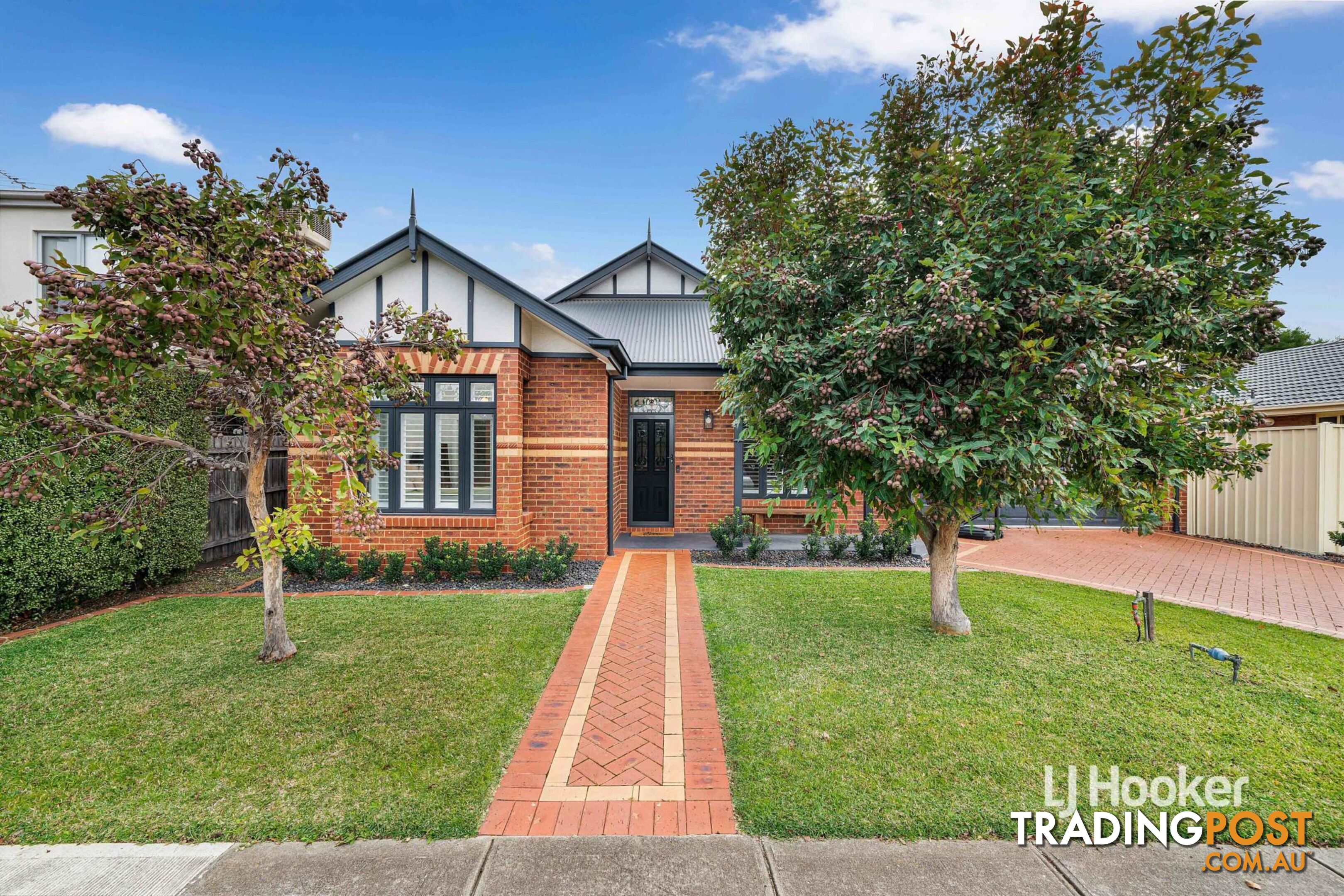 17 Creswick Drive POINT COOK VIC 3030