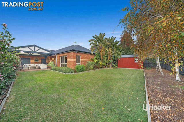 17 Creswick Drive POINT COOK VIC 3030