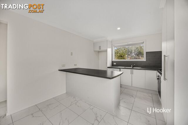 11 Grovedale Way MANOR LAKES VIC 3024 - photo 5 of 9