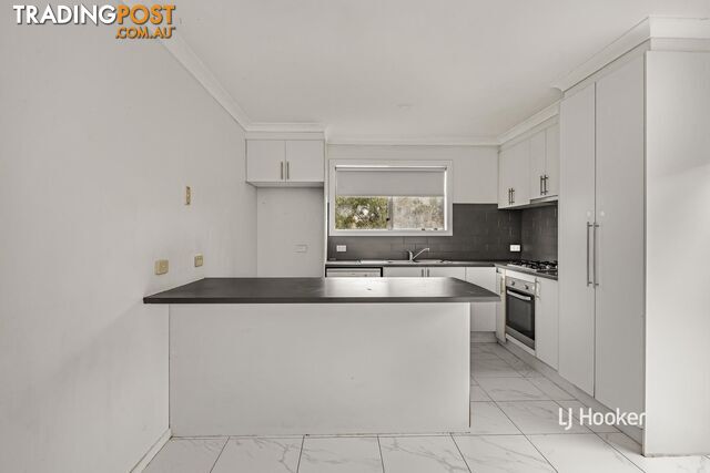 11 Grovedale Way MANOR LAKES VIC 3024 - photo 3 of 9