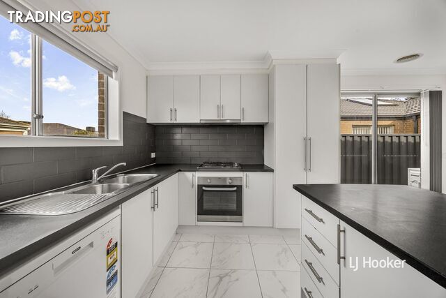 11 Grovedale Way MANOR LAKES VIC 3024 - photo 4 of 9