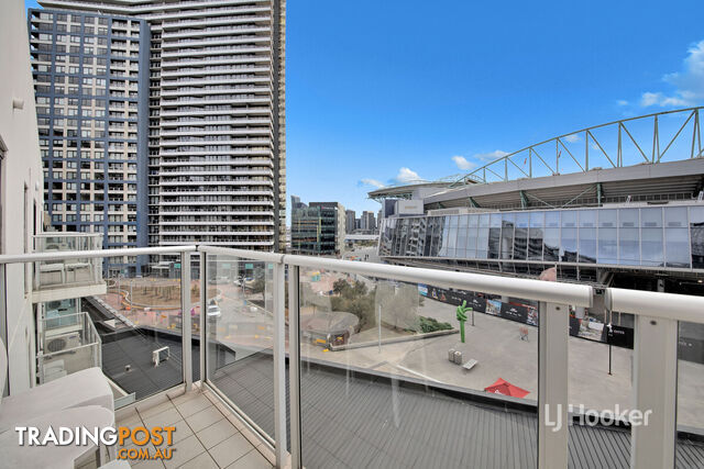 813/750 Bourke Street DOCKLANDS VIC 3008