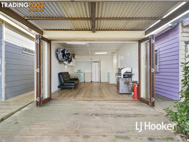 49 Campbells Cove Road WERRIBEE SOUTH VIC 3030 - photo 2 of 11