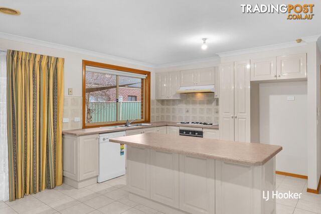 25 Finchley Road POINT COOK VIC 3030 - photo 5 of 12