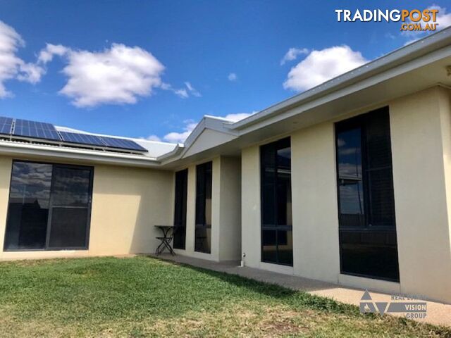 14 Baird St Emerald QLD 4720