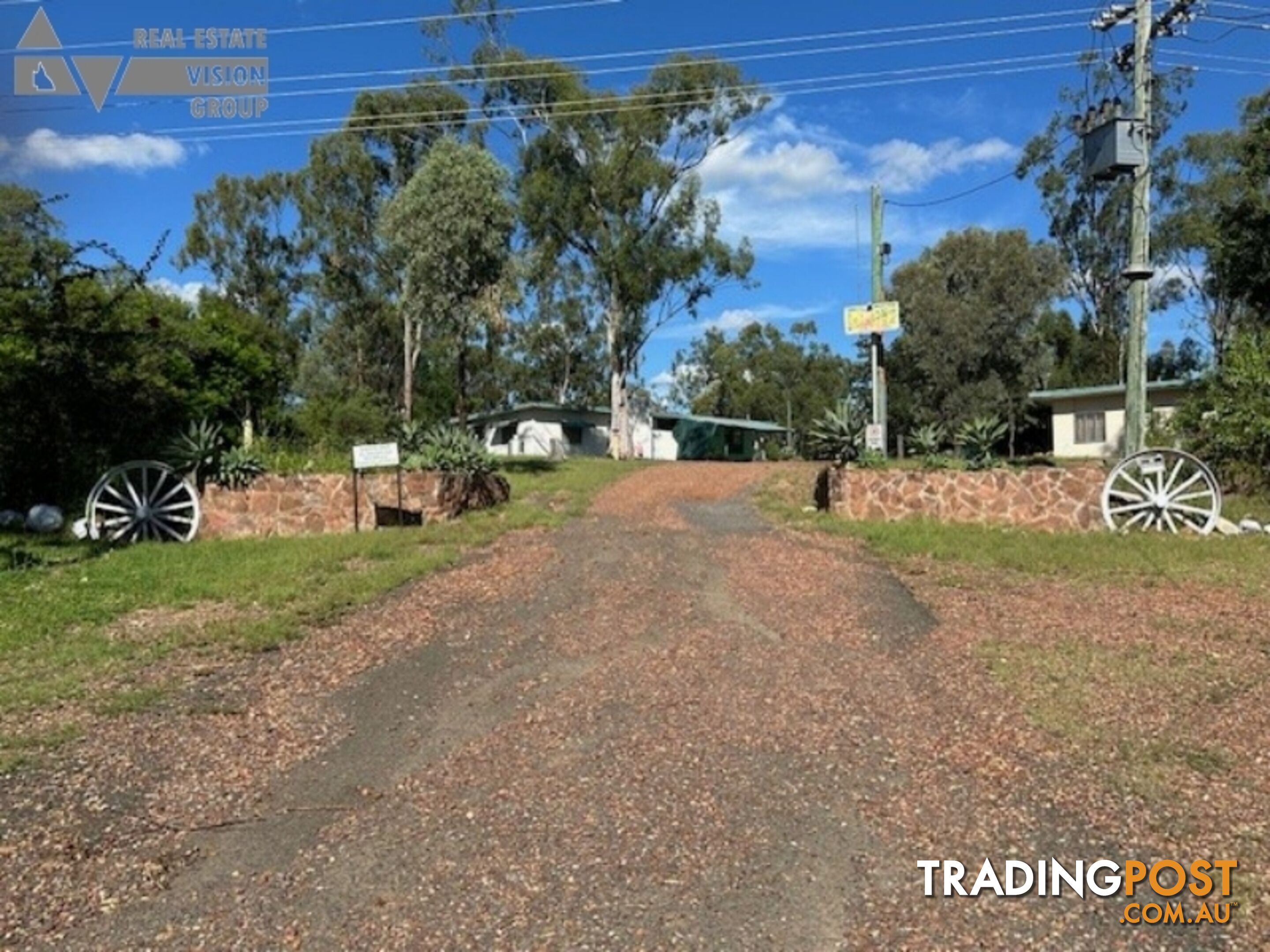 4 Village Rd Willows QLD 4702