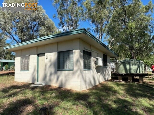 4 Village Rd Willows QLD 4702