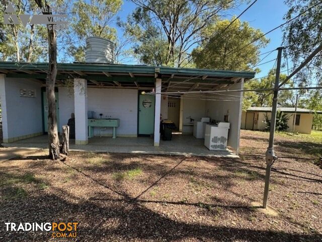 4 Village Rd Willows QLD 4702