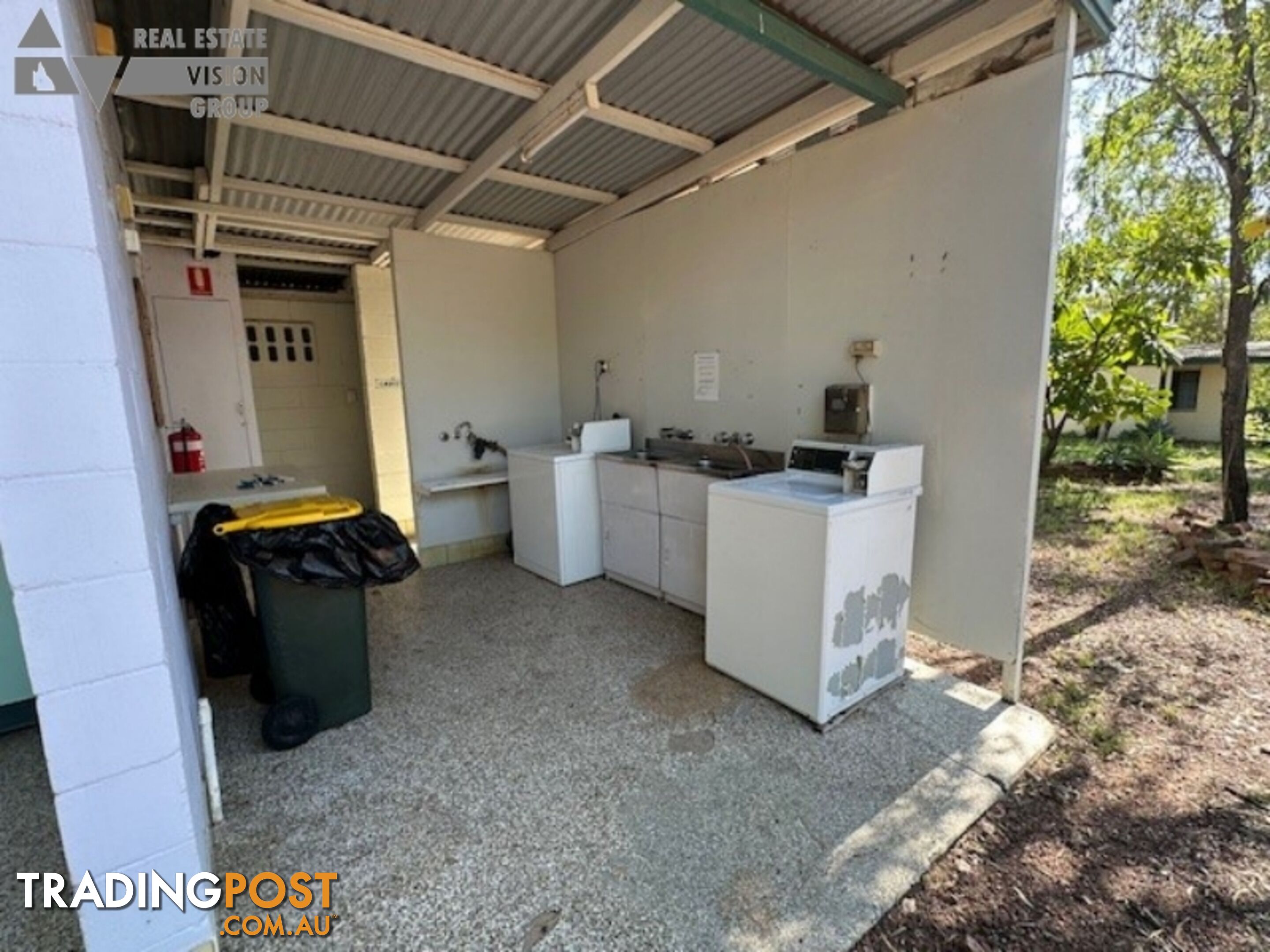 4 Village Rd Willows QLD 4702