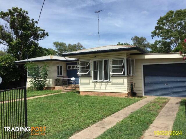 11 Hospital Rd Emerald QLD 4720