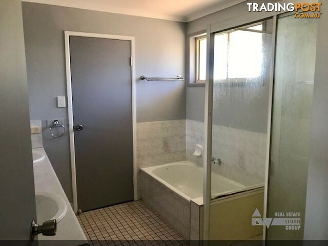 29 Park Ave Emerald QLD 4720