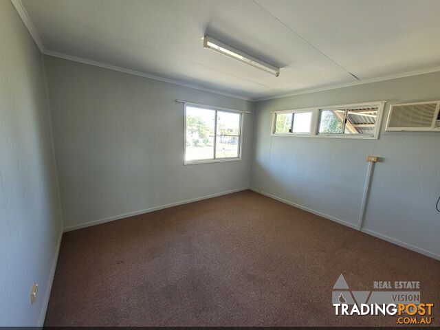 39 Fay St Blackwater QLD 4717