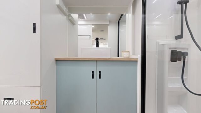 19â6FT REAR DOOR PANTRY - photo 2 of 5