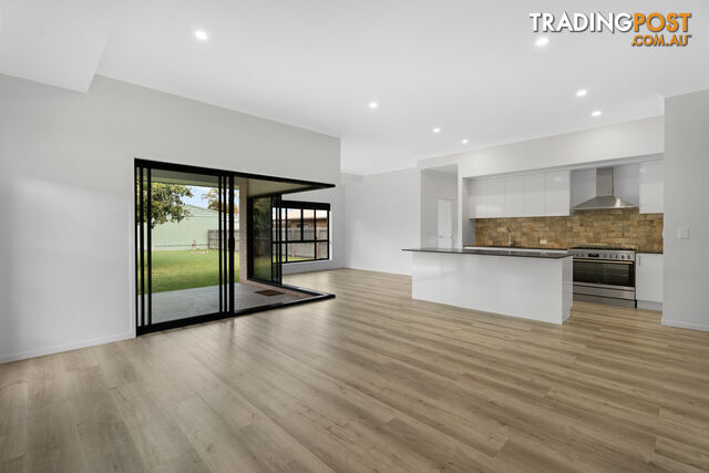 55 Oleander Avenue KAWUNGAN QLD 4655 - photo 4 of 22