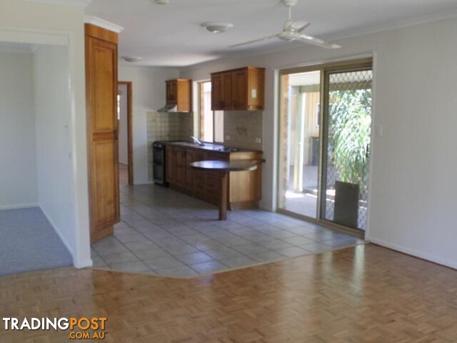 22 Acacia Street POINT VERNON QLD 4655 - photo 4 of 9