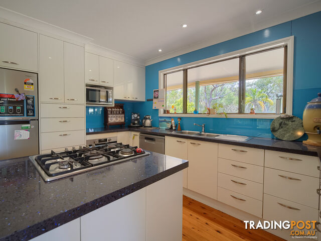 33 Shore Road West BOORAL QLD 4655 - photo 4 of 35