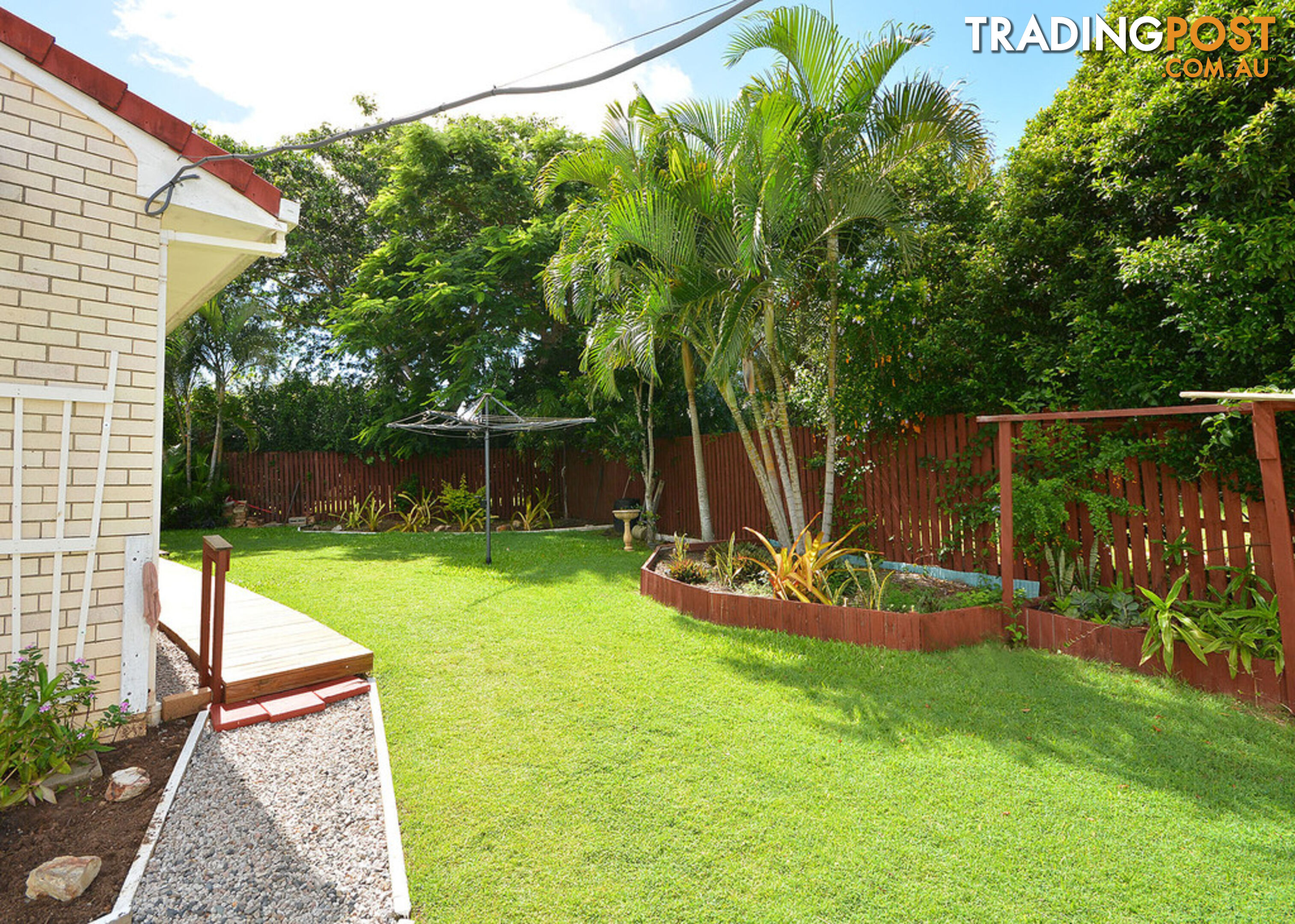 8 Maureen Court POINT VERNON QLD 4655