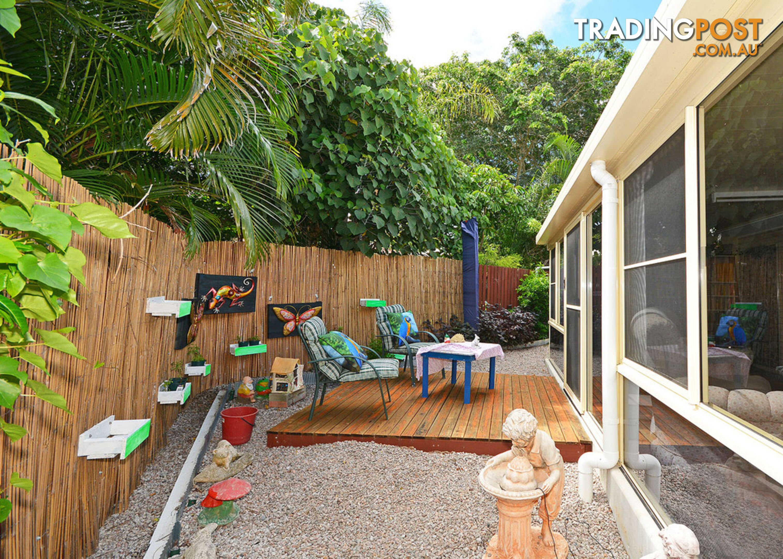 8 Maureen Court POINT VERNON QLD 4655