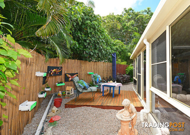 8 Maureen Court POINT VERNON QLD 4655