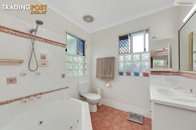 11 Compton Court Bentley Park QLD 4869