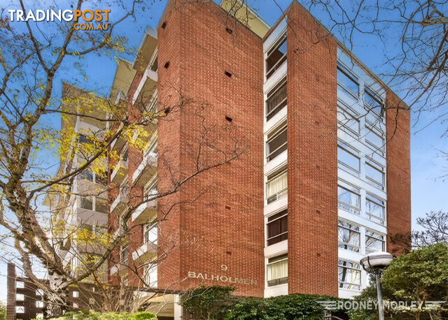 3.3 9 Struan Street Toorak VIC 3142