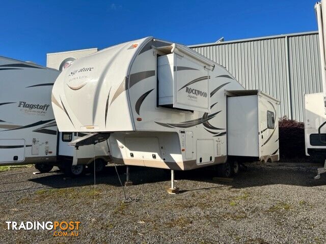 2015 FOREST RIVER ROCKWOOD SIGNATURE 8244WS 27Â²