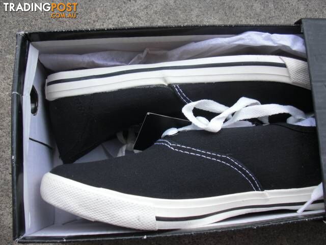 MOSSIMO SHOES MARKY PLIMSOLLS BLACK SIZE 6 SHOES NEW