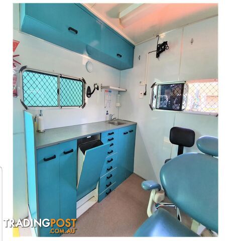 Mobile Twin-Surgery Dental Clinic/Trailer