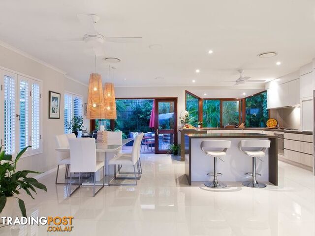 15 Nairana Rest NOOSA HEADS QLD 4567