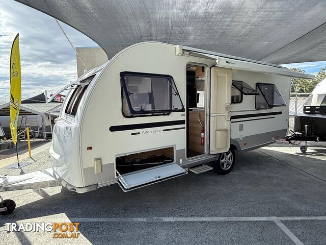 2018 Adria Altea 552